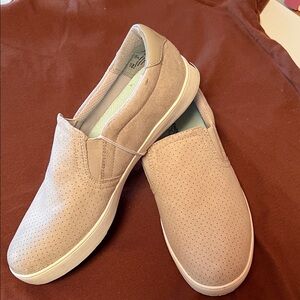 Dr. Scholl's Light Beige Slip-On Sneakers